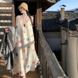 海边度假风彩色波点吊带连衣裙女夏季小众漂亮沙滩字裙子