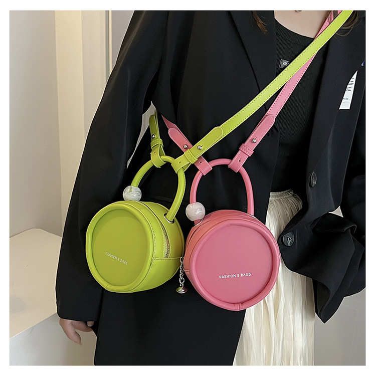 Streetwear Solid Color Round Zipper Circle Bag display picture 5