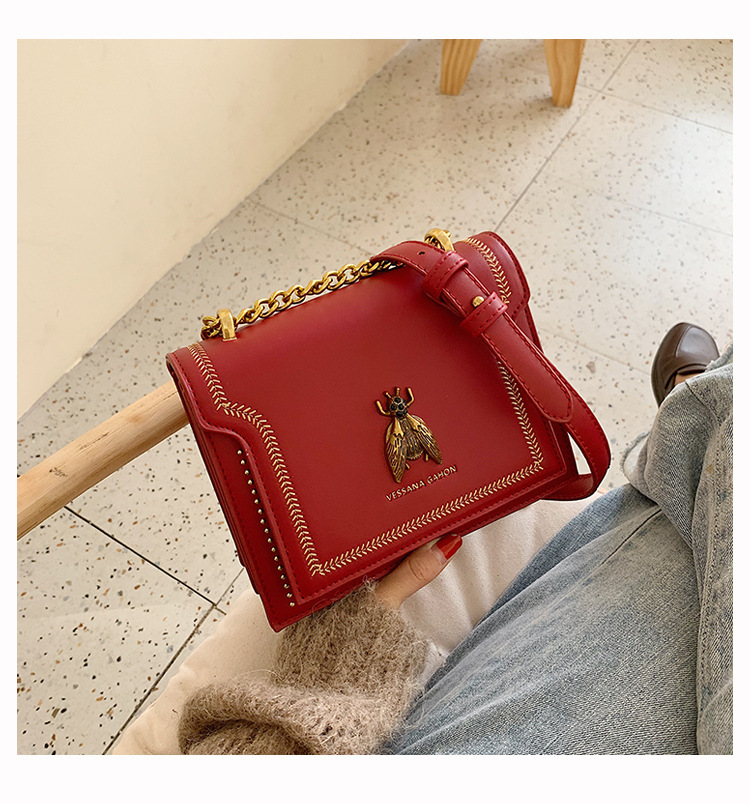 Borsa a tracolla retro con catena e decorazione ape donna_voghion.com