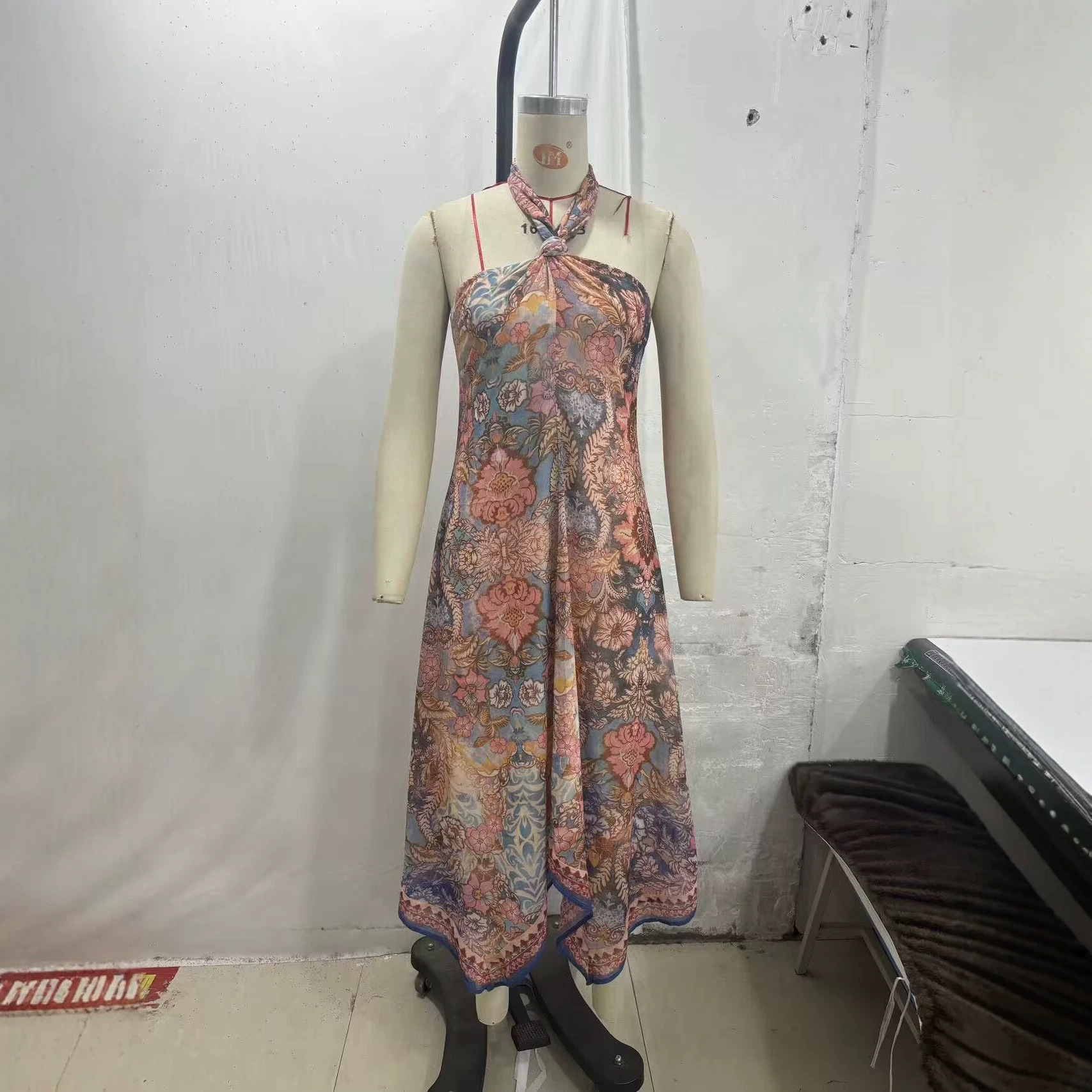 Qadın Bohem Şifon Halter Don Backless Yaylıq Paltarı