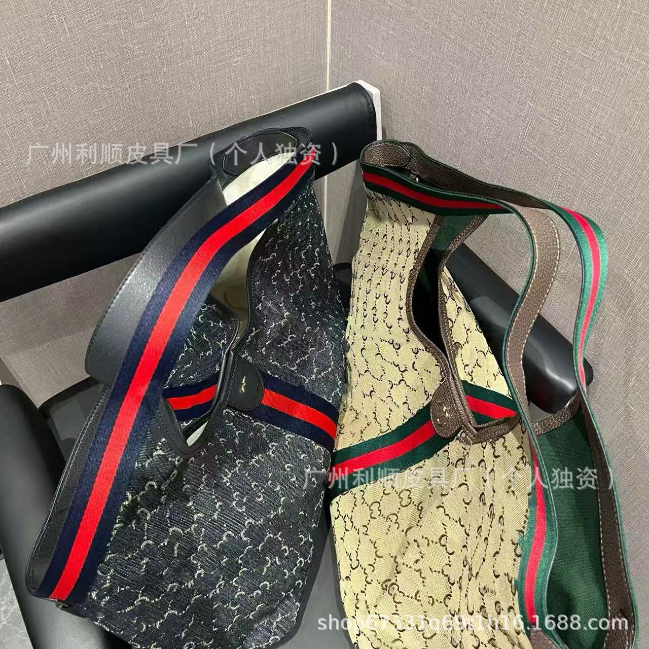 Comercio exterior transfronterizo Guangzhou edición doble G Jiaophidia bolso de brazo impresión de hombro de gran capacidad cubo de agua