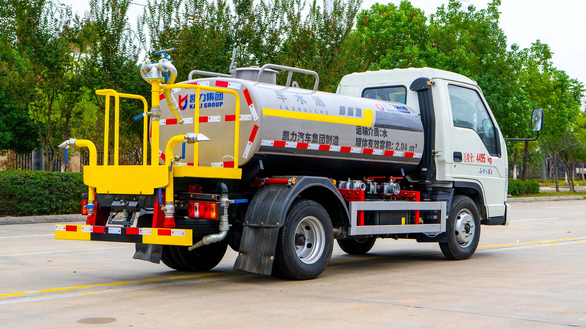 Fukuda 5-Square Blue Brand Sprinkler Truck, Greening Irrigation, Small Sprinkler Spray Truck, Urban Road Surface Sprinkling and Dust Reduction