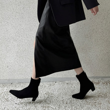 配裙子简约冷淡风绒面瘦瘦靴2024秋冬粗中跟小方头弹力包腿短靴女