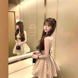 2025年砰然心动夏季新款波点大蝴蝶结撞色无袖小礼服背心裙短裙女