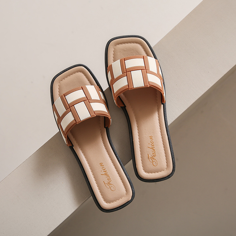 Zapatillas simples francesas para mujeres 2025 verano nuevo dedo desnudo de vacaciones de moda zapatillas al por mayor