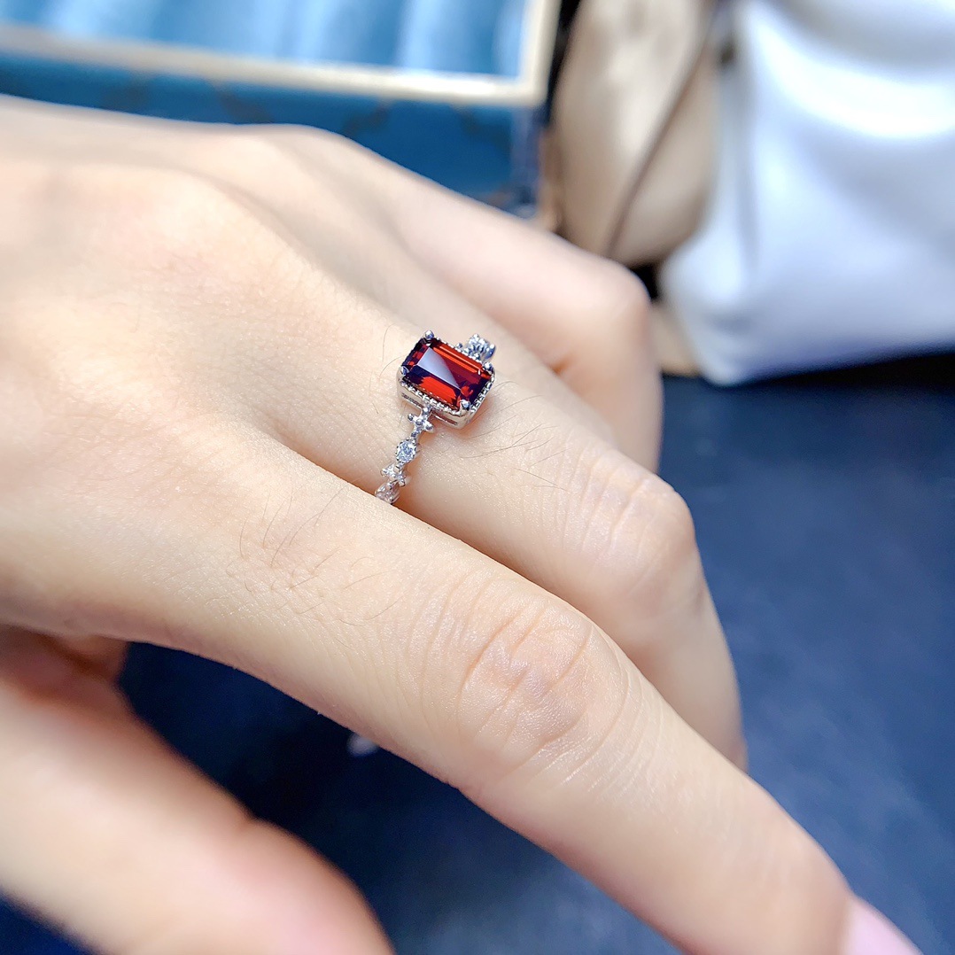 Organic ring with stone from Mozambique pomegranate