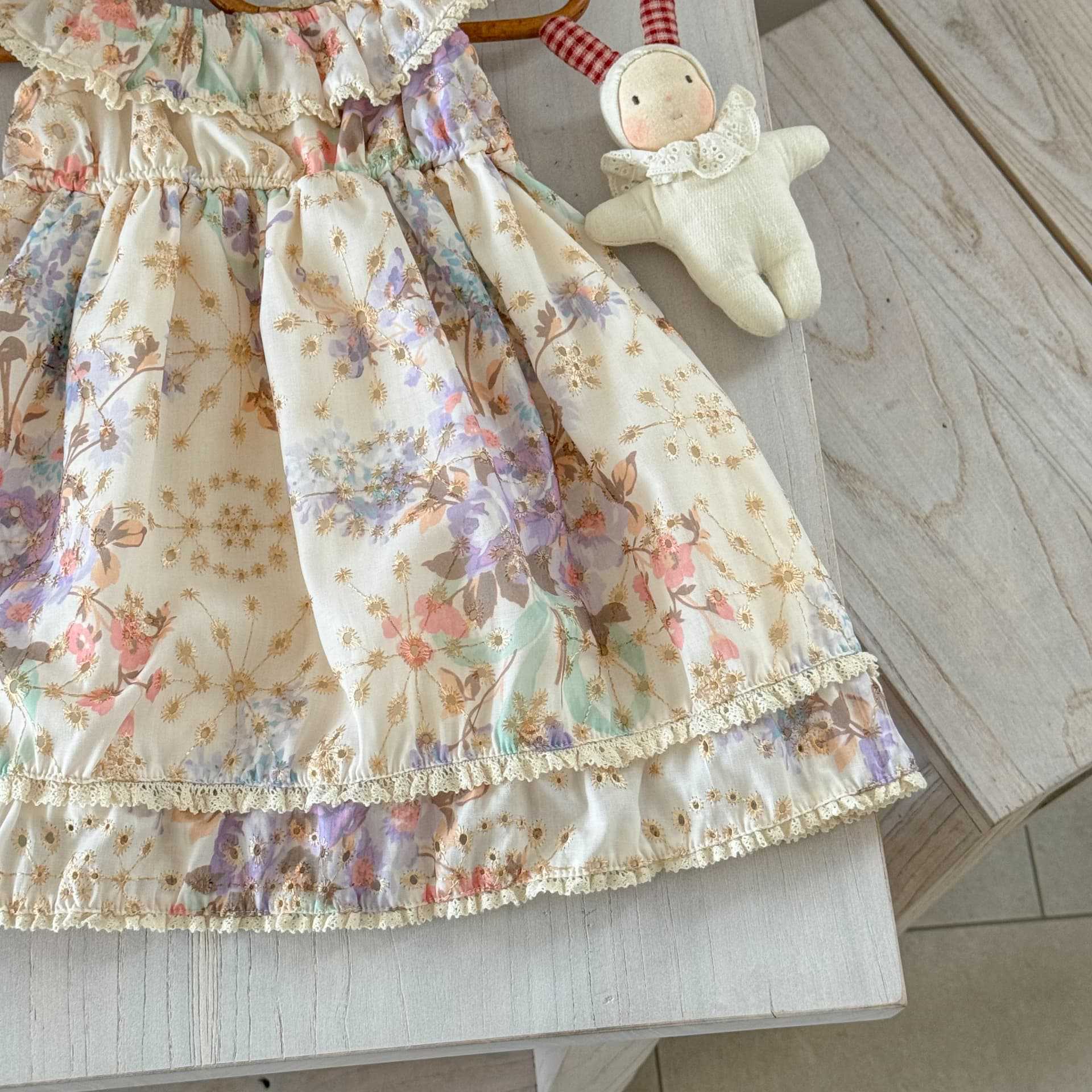 Vestido de verano de siete niñas con limón salado 2025 nuevo estilo estampado falda para niños vestido de princesa del tesoro femenino de estilo occidental falda de tirantes