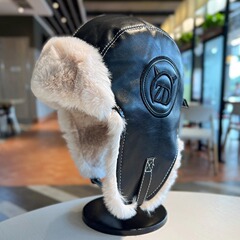 雷鋒帽子の女性秋冬保温pu革の毛の帽子の屋外のスキーの防寒の耳の帽子の飛行帽子の防風の騎乗