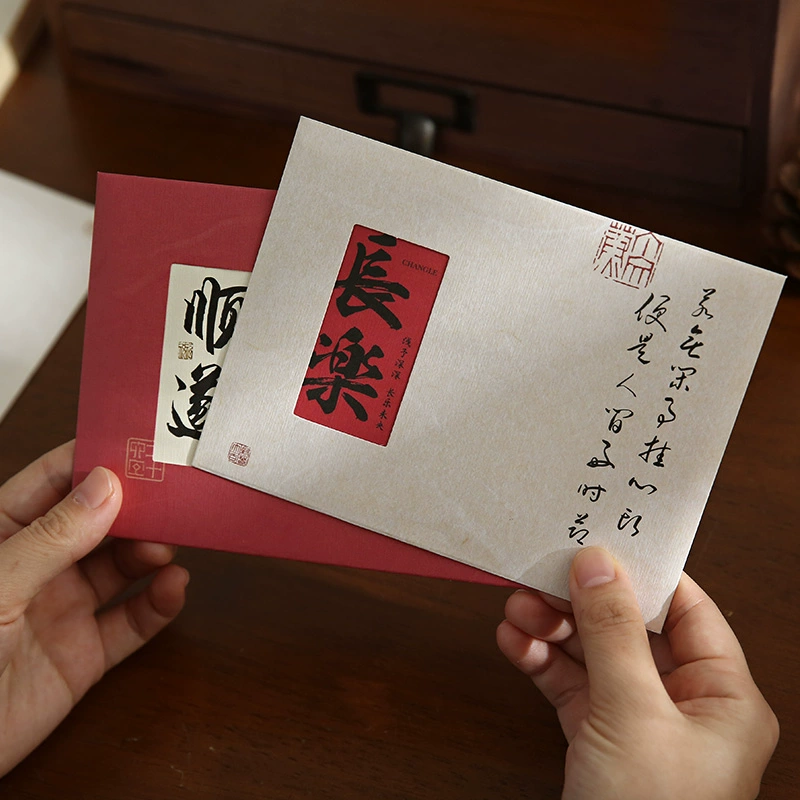 Не переворачивая статьи в маленькие дни, все так же, как и ожидалось, свадебные поздравительные открытки, литературные любовные письма, ретро благословения, текстовые письма