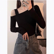 显瘦吊带小众露肩性感打底衫女秋设计感内搭长袖T恤紧身斜肩上衣