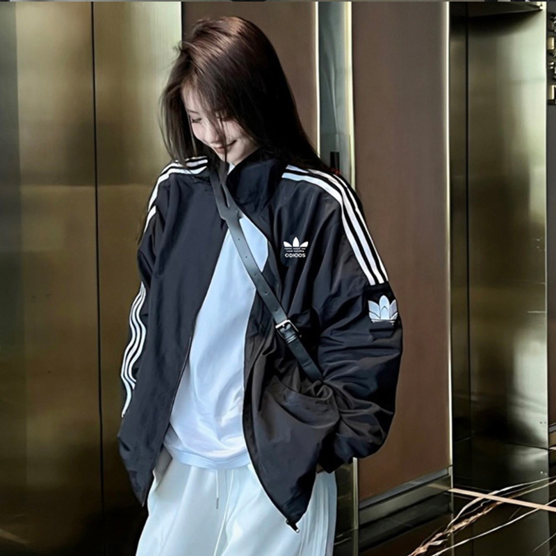 Classic Three-Stripe Sports Windbreaker for Men and Women, Clover Embroidery Cardigan Jacket, Thin Spring and Autumn Style