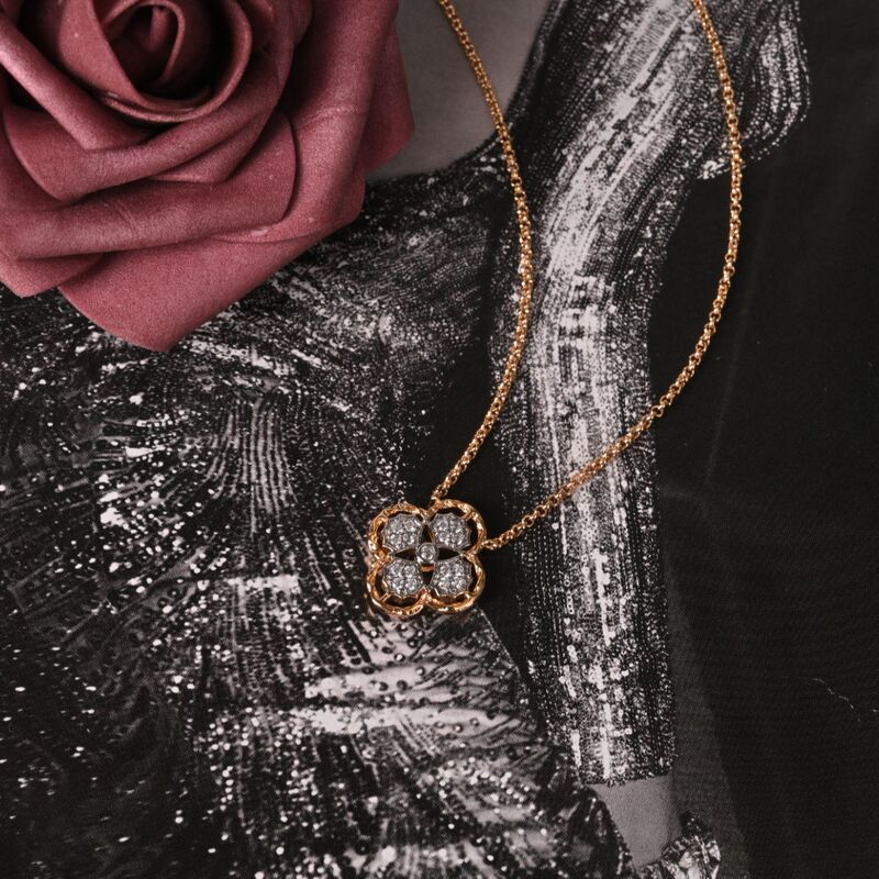 High-End Clover Necklace with Electroplated Inlaid Pendant, Women's Collarbone Chain, Light Luxury Summer Jewelry with Rhinestones