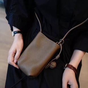 �ٴ���ˇС����С�A������б���֙C��ܛƤ�ɐ�����С����Ů��