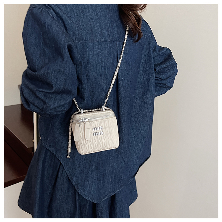 Soft surface pleated bucket bag for women, 2025 new style hand-held hard shell cosmetic box bag, crossbody single-shoulder mobile phone bag undefined
