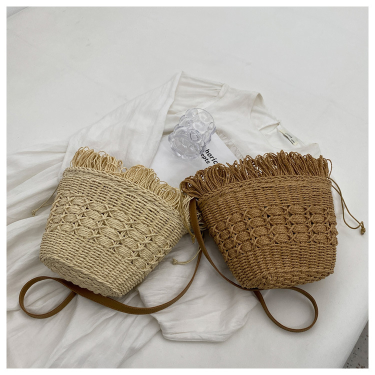 Women's Medium Straw Solid Color Vacation Beach Weave String Straw Bag display picture 3