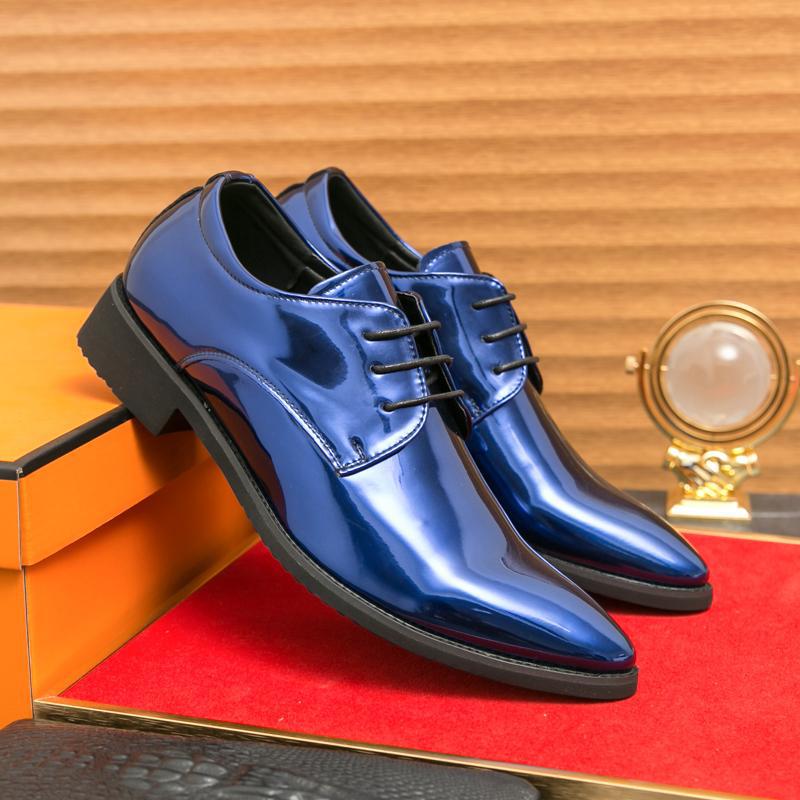 Zapatos de cuero con cordones puntiagudos brillantes para hombres, zapatos derby para banquetes de discoteca de moda para hombres, zapatos dorados para hombres, aumento de talla grande para jóvenes