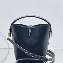 Y�����LE37ˮͰ��HOBO�μ�б����^��ţƤ�����������Ů���ִ�