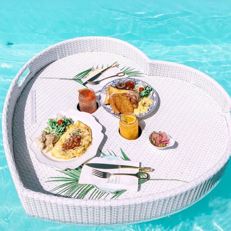 Bali Internet celebridad flotante bandeja redonda ratán cesta en forma de corazón B & B hotel villa piscina plato de cena