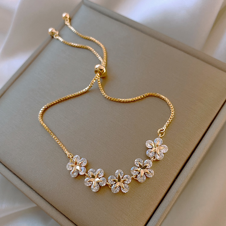 Simple Zircon Flower Bracelet display picture 2