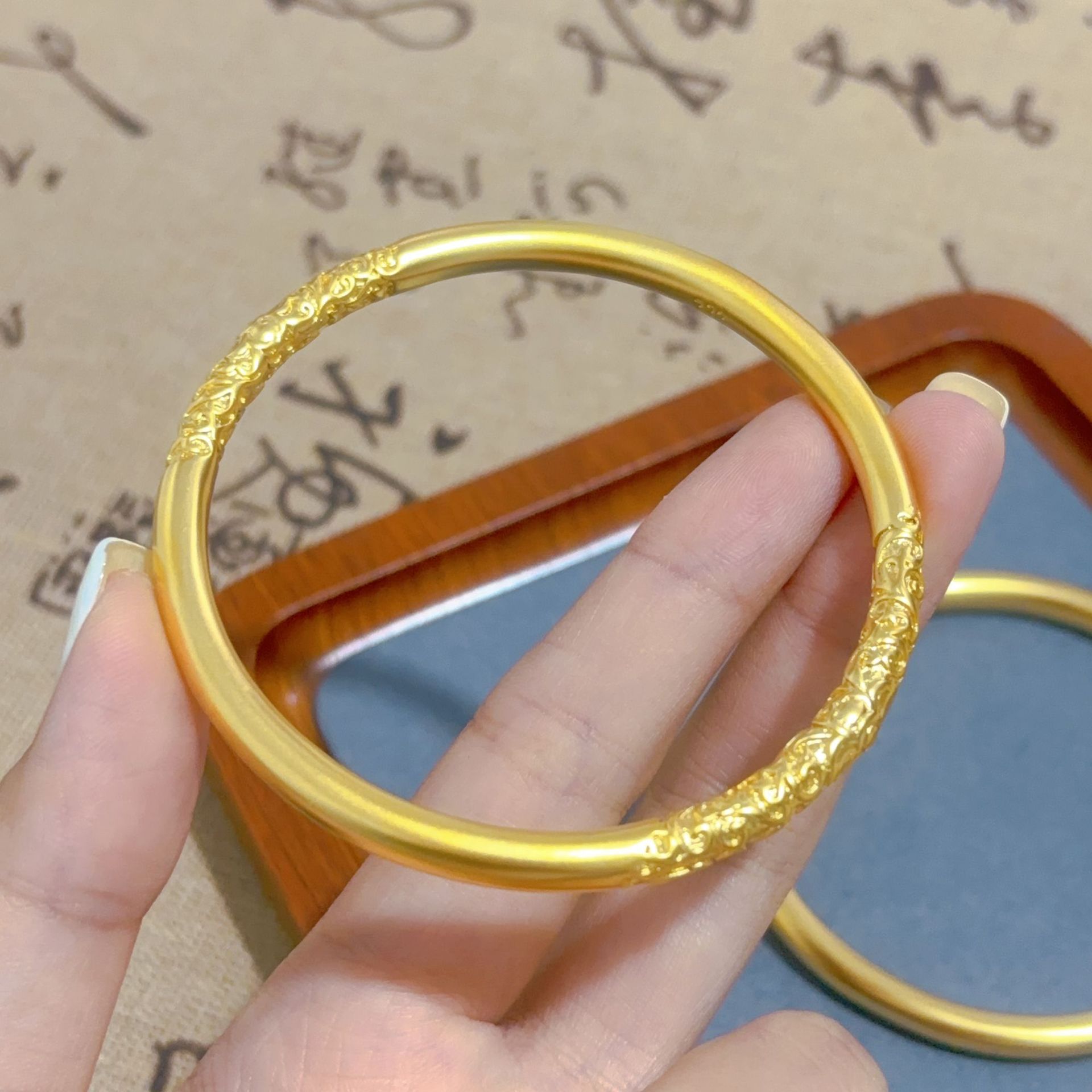 The new bauhinia flower curly grass bracelet gold shop with ancient method inheritance Seiko solid plain ring bracelet_voghion.com