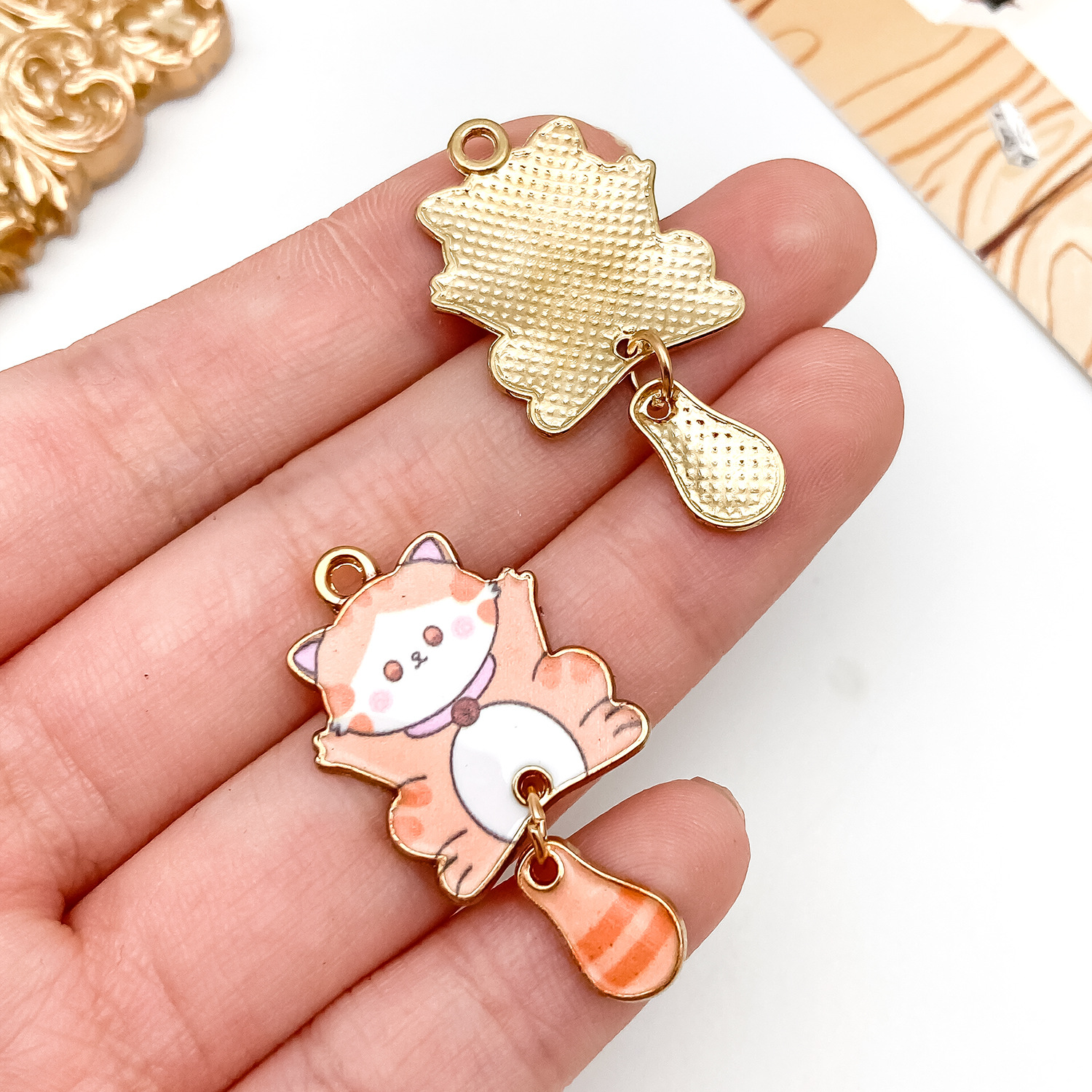 23783-X-kc金浅橘色滴油锌合金邪恶独眼猫咪35x18