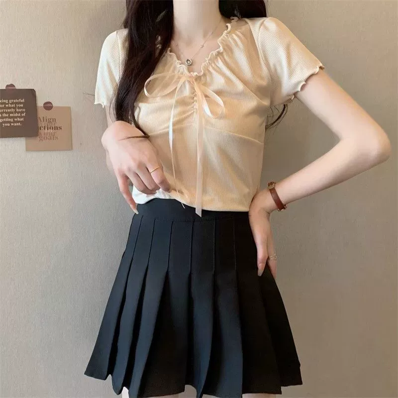 Летний новый дизайн, нишевые топы с короткими рукавами и завязками на правое плечо, короткая милая футболка с v-образным вырезом и кружевом для похудения для женщин