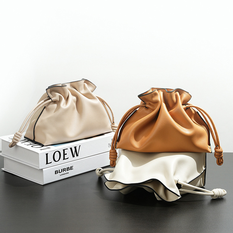 Autumn and Winter Classic Flamenco Fashion Fortune Bag Cloud Bag Real Cowhide Drawstring Single Shoulder Crossbody Small Bucket Women's Bag Autumn and Winter Classic Flamenco Fashion Fortune Bag Cloud Bag Real Cowhide Drawstring Single Shoulder Crossbody Small Bucket Women's Bag