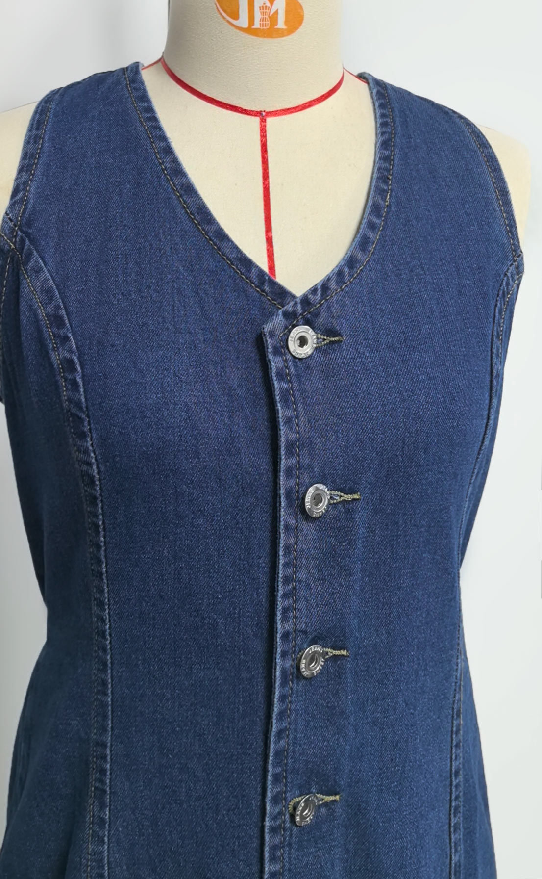 Retro dames spijkerjurk met strikceintuur en knoopsluiting_voghion.com