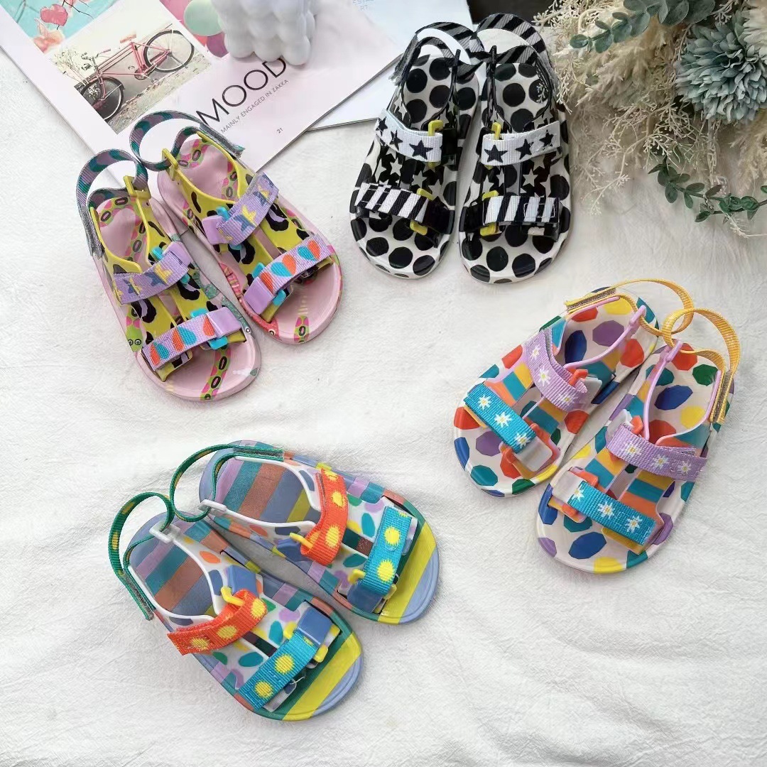 Fashionable children's camouflage painted sandals with velcro