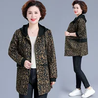 Осенняя куртка с капюшоном леопардового принта для мамы, размеры L–6XL, легкая 2023 года