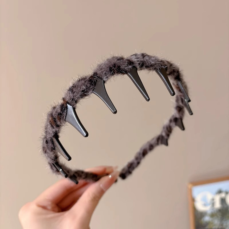 Temperamento coreano de leopardo ondulado banda de cabello mujer alta sensación de moda de presión de aire extranjera broca de cabello de peluche de otoño y invierno cabeza de cabeza alta