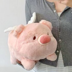 かわいい天使の豚のぬいぐるみが飛んでいます。