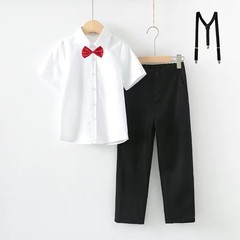 男児演服司会者のショーは合唱ピアノのドレスを朗読します。子供用の白いシャツと黒いズボンのセットです。