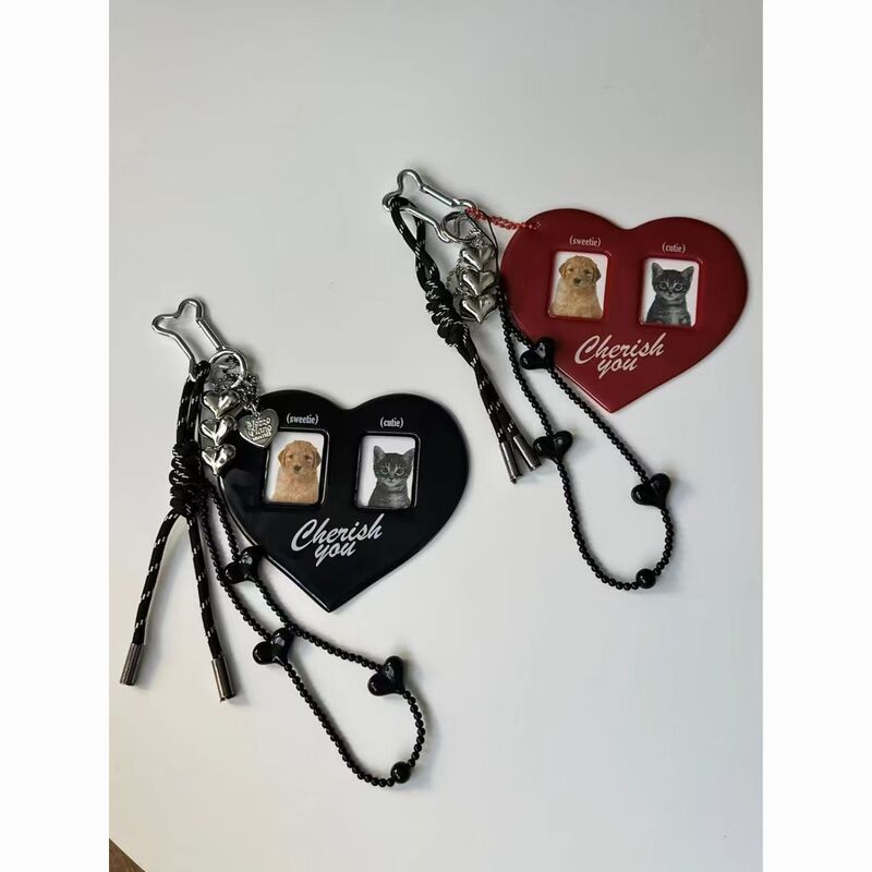 Original Korean style bag pendant personalized ins style key chain love card set red and black two colors can be put photos Original Korean style bag pendant personalized ins style key chain love card set red and black two colors can be put photos