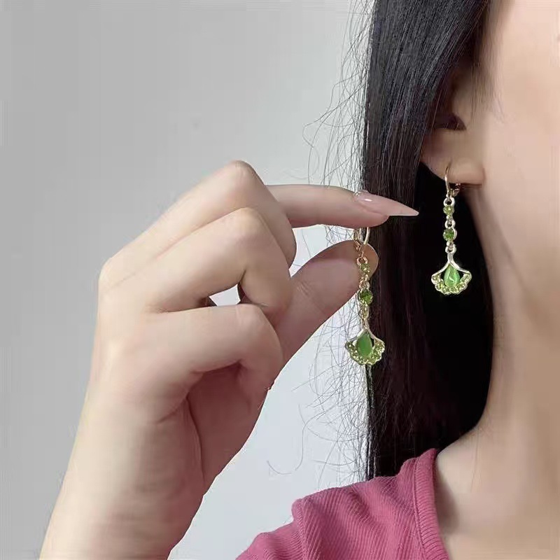 Korean fresh green fashionable sophisticated universal earrings