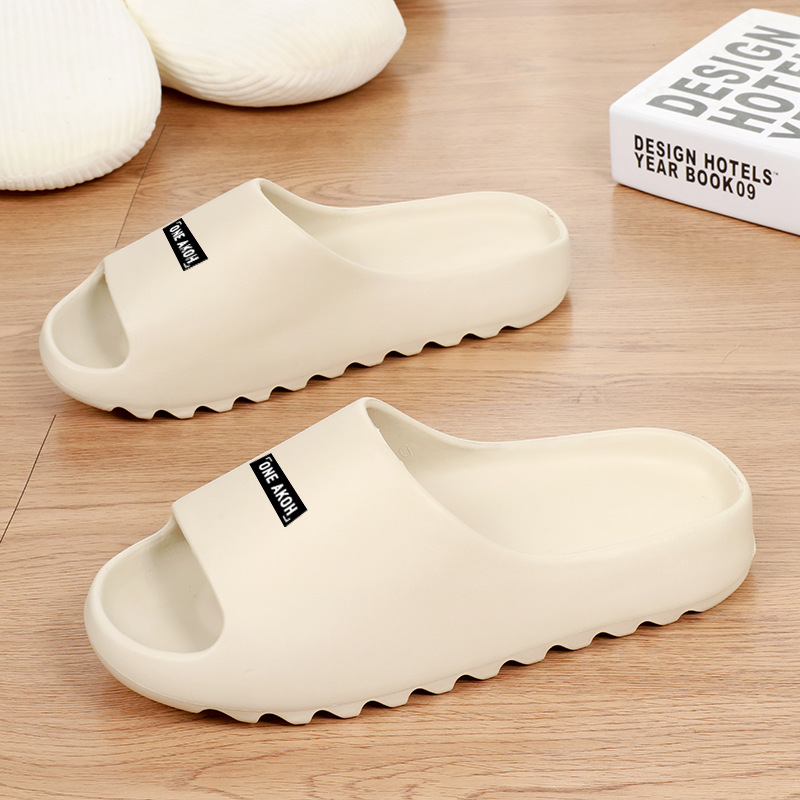 Sandalias y pantuflas de verano para mujer, sensación antideslizante de pisar heces 2025, sandalias deportivas de fondo grueso, estilo de pareja masculina, chanclas caseras