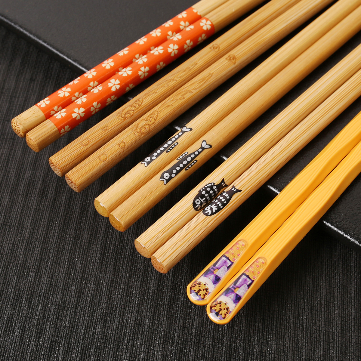 Palillos de bambú al por mayor palillos de bambú puntiagudos japoneses pequeños palillos florales de pescado 5 pares caja de regalo negro en stock palillos de regalo de publicidad