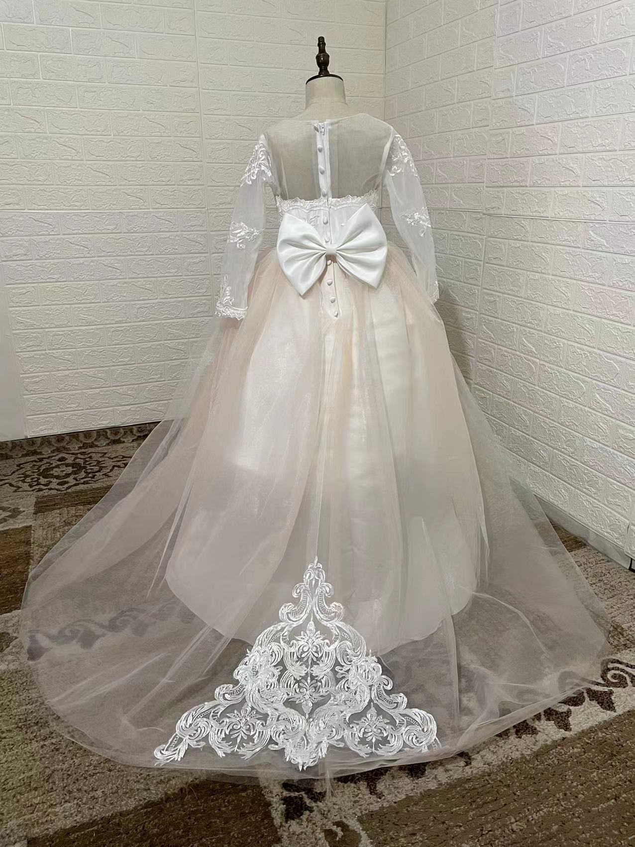 Robe de princesse pour fille avec traîne pour cérémonie_voghion.com