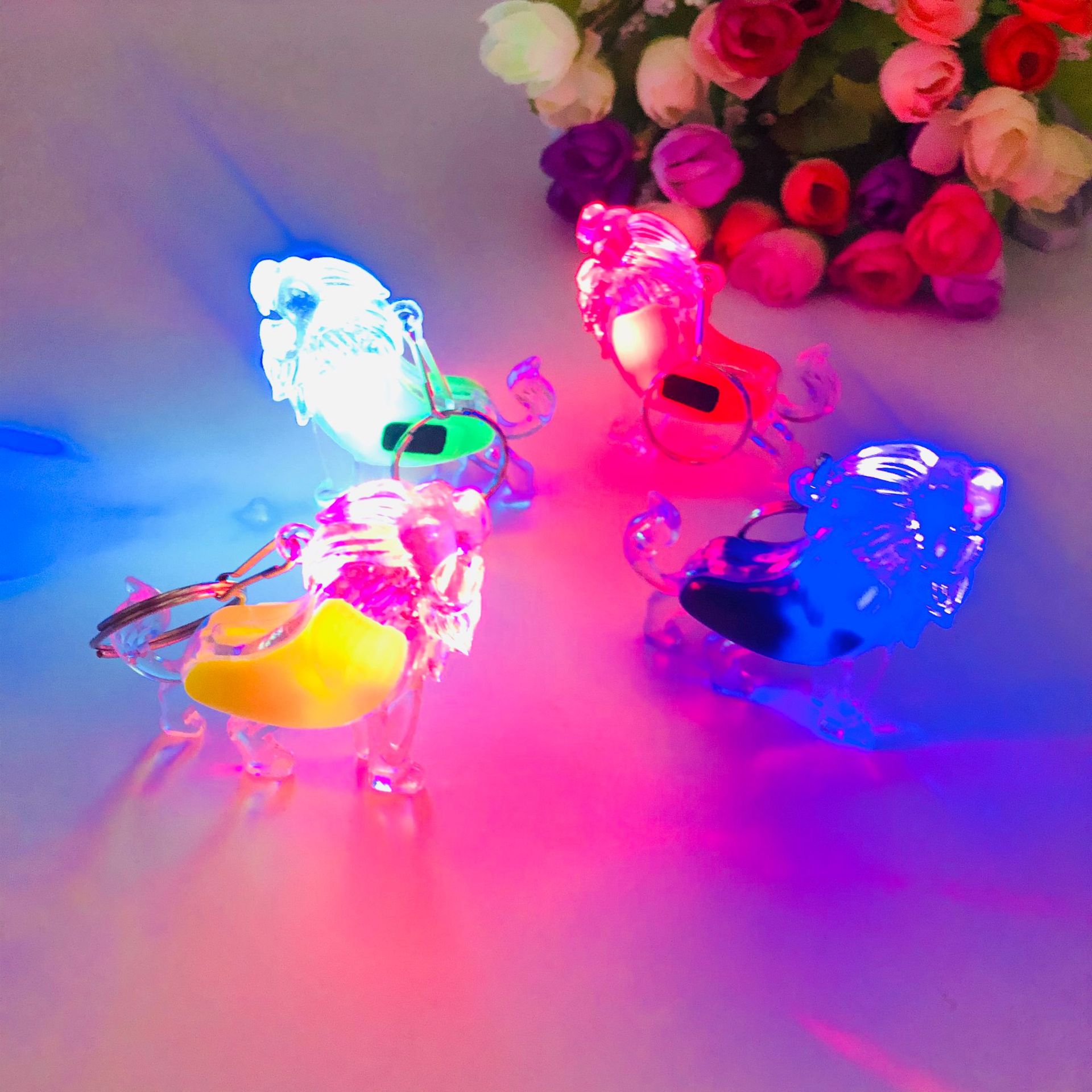 León luminoso transfronterizo LED llavero colgante creativo juguete luminoso para niños un yuan pequeño regalo logotipo imprimible