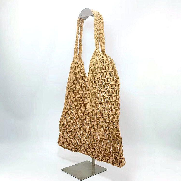 Women's Medium All Seasons Straw Streetwear Tote Bag display picture 1