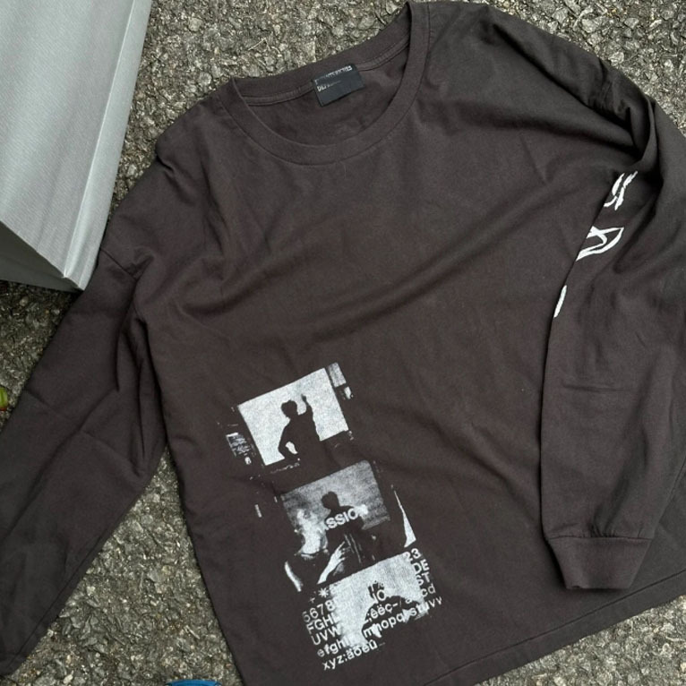 2024 New Melancholic Rich Second Generation Character Vintage Photo Print Loose Casual Round Neck Long Sleeve T-shirt_voghion.com