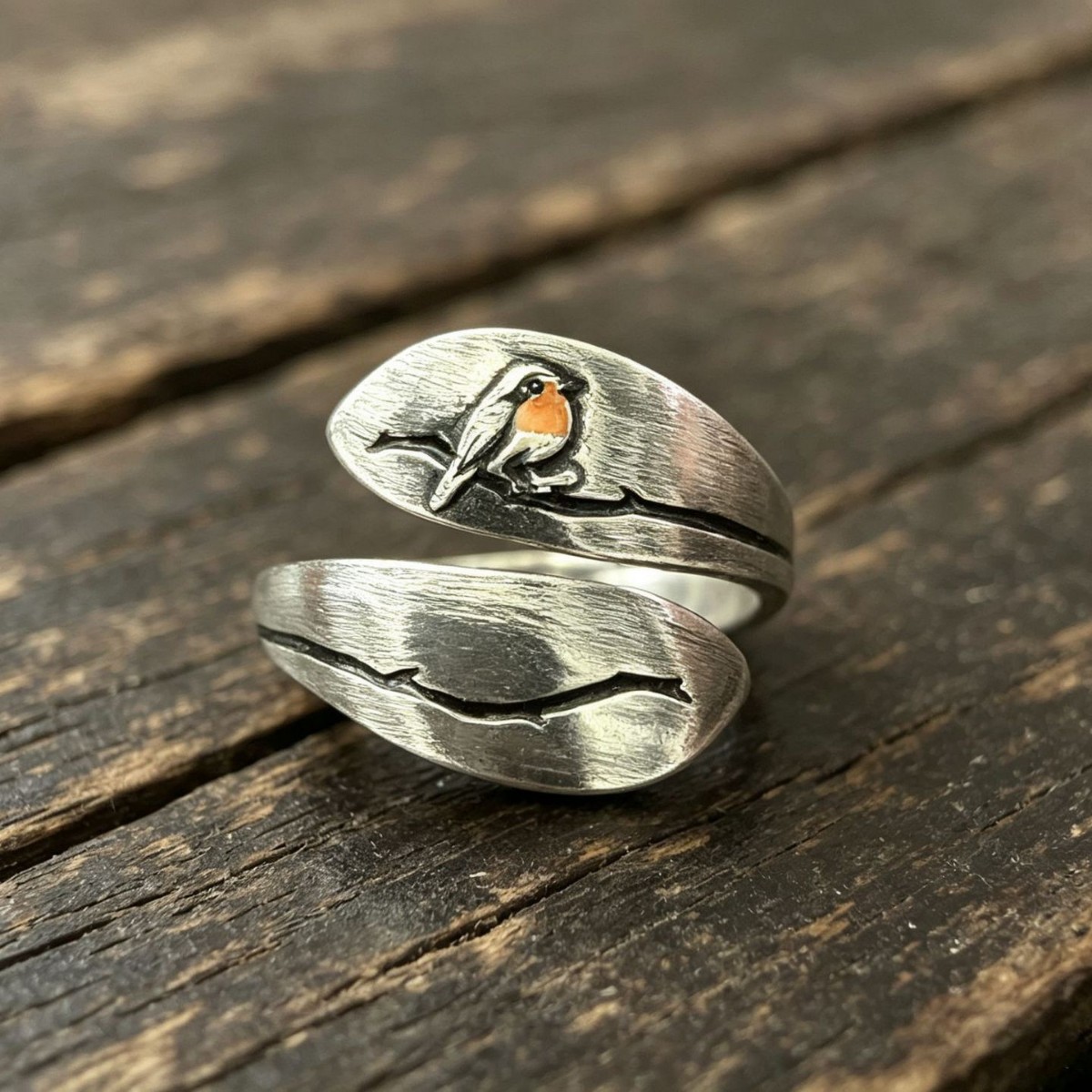The robin bird ring on the Thai silver branch is exquisitely carved, an open ring with a vintage and versatile design, unique and suitable for autumn and winter