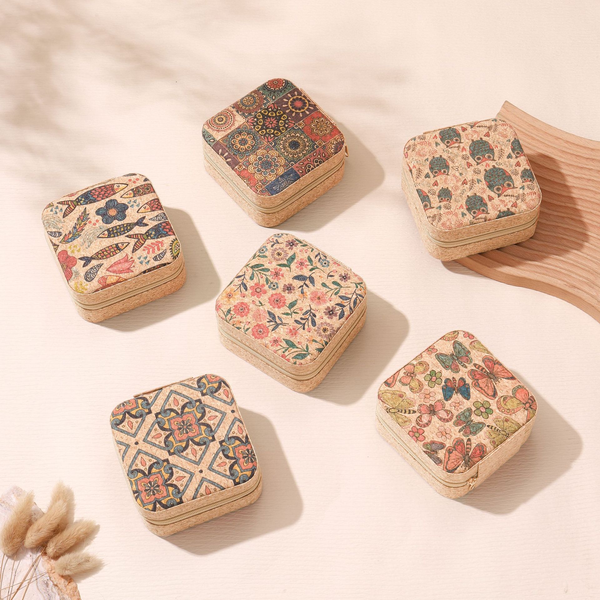 New Cross-Border Retro Portable Jewelry Box Exquisite Soft Earrings Ring Necklace Travel Storage Box Manufacturer Wholesale