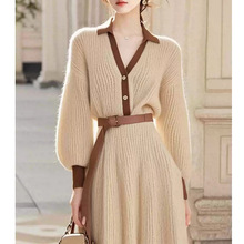 超好看小香风卡其色针织连衣裙子2025秋冬轻熟风高端精致收腰长裙