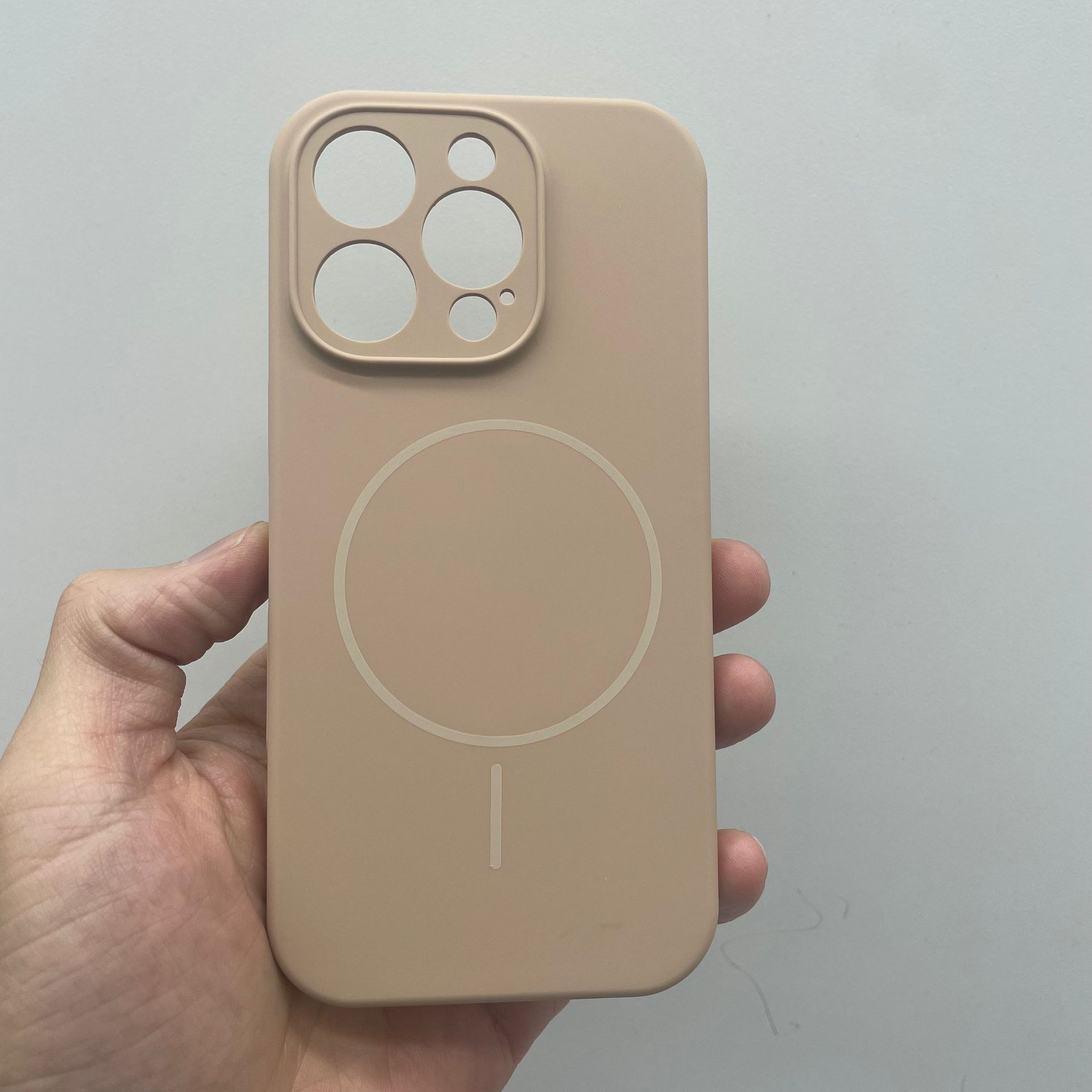 Aplicable para iPhone17 caja de teléfono celular agujero fino silicona líquida absorción magnética Apple 16 touch AI botón funda magnética fina