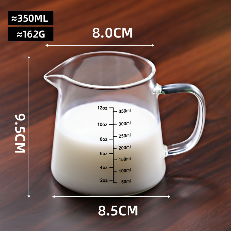 木は両口の180ミリリットルのミルクカップのコーヒーカップのイタリア式のガラスのコーヒーの計量カップの縦の紋様のミニミルクのカップのカップを持ちます。|undefined