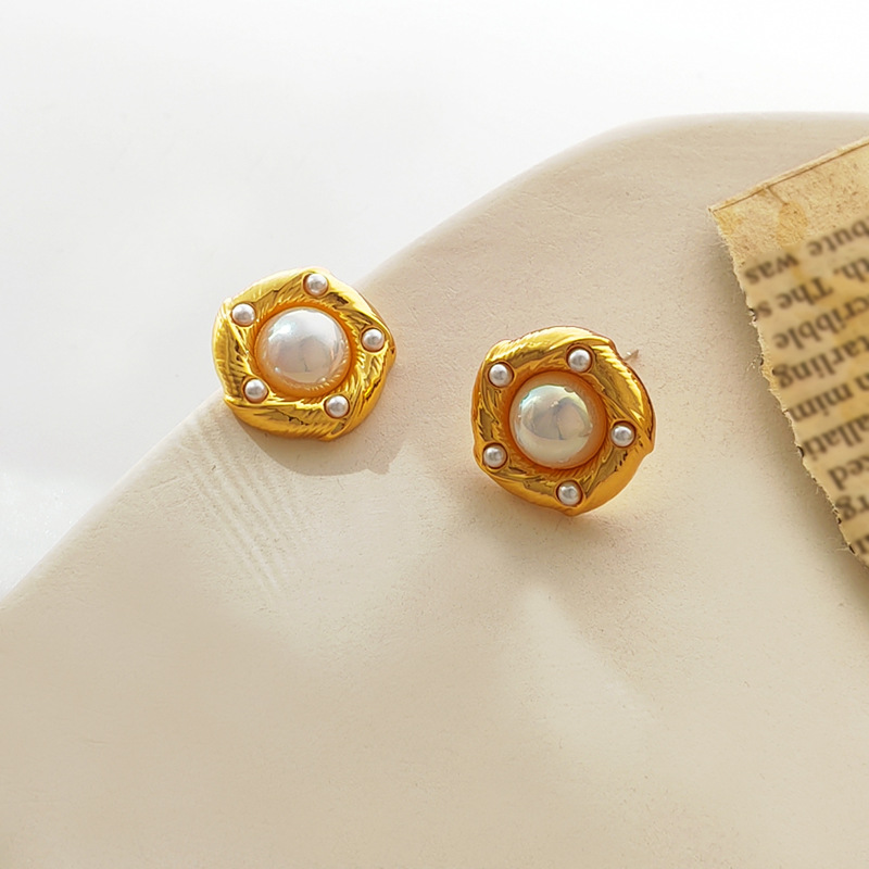 Simple Style Round Copper Plating Inlay Pearl Ear Studs 1 Pair