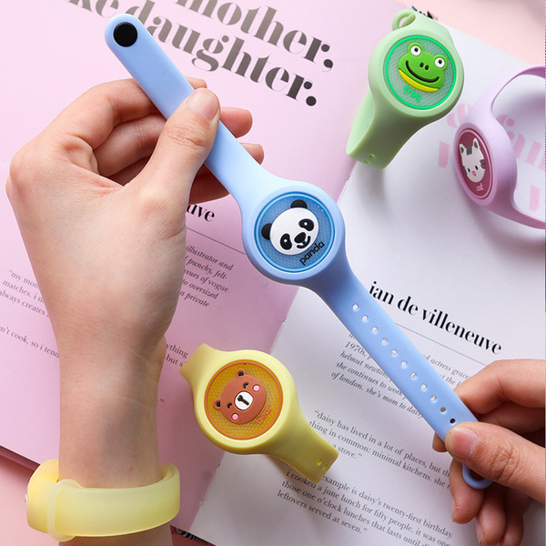 Flashing rotating children's spinning top