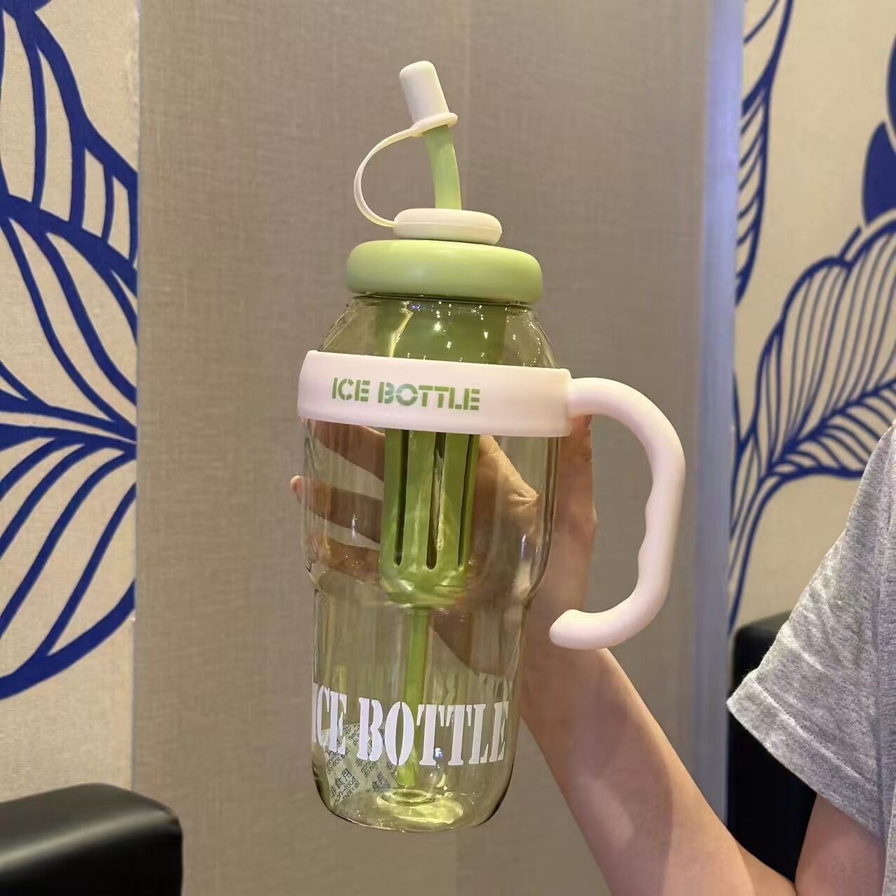 Nueva taza de plástico de verano Big Mac de moda linda taza de paja resistente a altas temperaturas de gran capacidad taza de regalo portátil