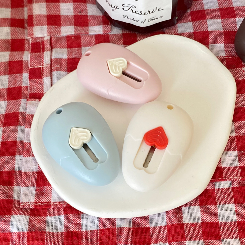 Girl heart cute contrast color peach heart Art knife student stationery portable scratch-proof hand knife
